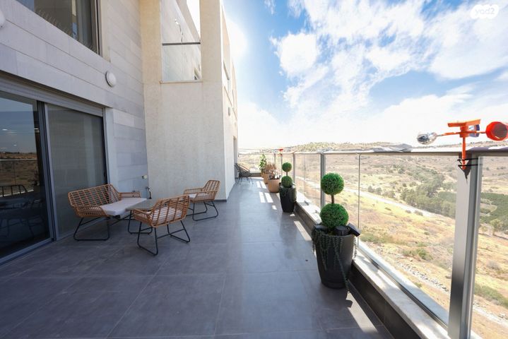 גג/ פנטהאוז, מורן, שיכון עובדים, טבריה