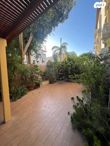 דירת גן, אירוס הארגמן, גבעת האירוסים, נתניה