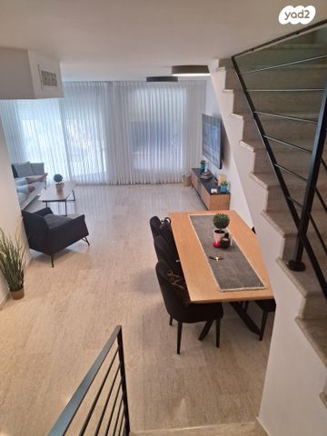 דו משפחתי, סמטת הכלנית, נורדיה, נורדיה