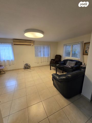 יד התשעה, שביב