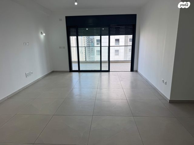 דירה, אמנון ליפקין שחק, נוף הטיילת, נתניה