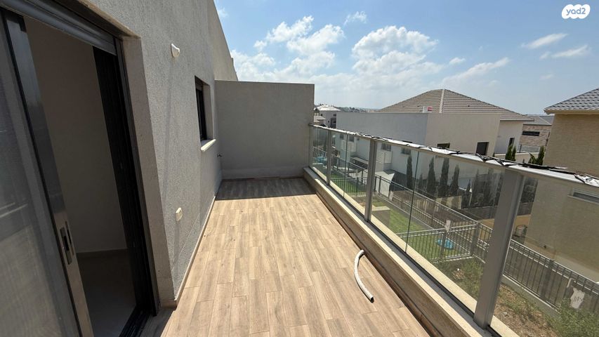 דירת גן, עץ המשאלות, אדמית / יערית, שלומי