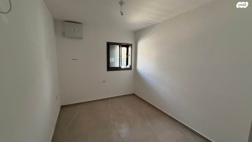 דירת גן, עץ המשאלות, אדמית / יערית, שלומי