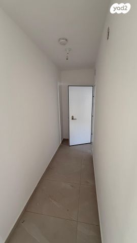 דירת גן, עץ המשאלות, אדמית / יערית, שלומי