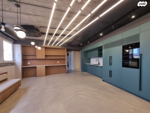 מונטיפיורי, הרכבת