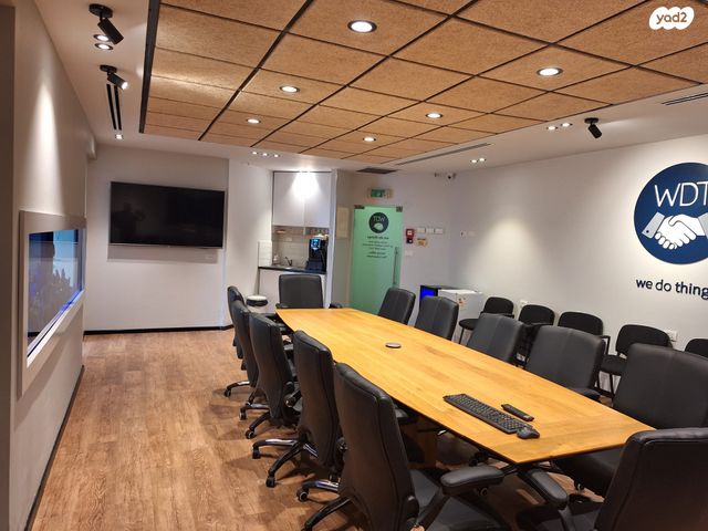 קליניקות, זרחין, אזור תעשייה קרית אתגרים, רעננה