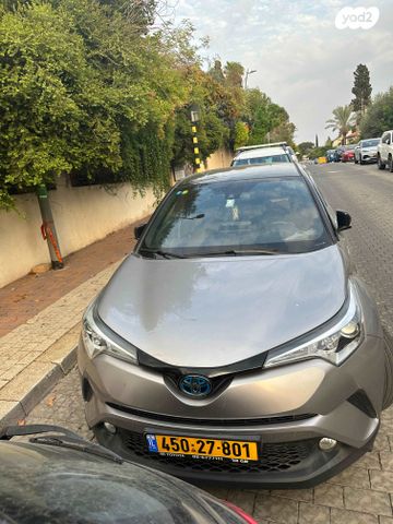 C-HR Chic היברידי אוט׳ 1.8 (98 כ״ס)