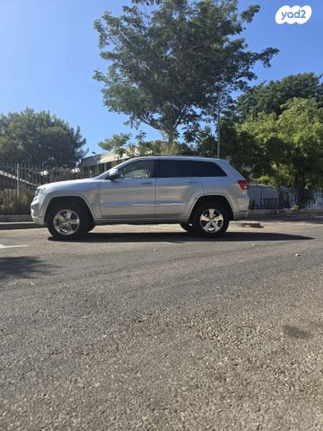 מודעת רכב ג'יפ גרנד צ'ירוקי