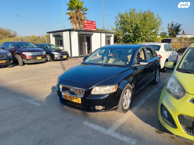 וולוו S40