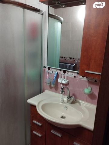 דירה, הגליל 22, המיסדים, כרמיאל