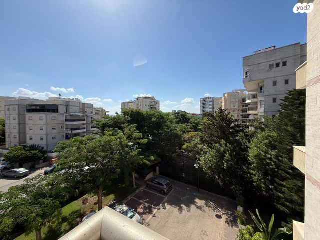 דירה, מנחם בגין, נווה גנים, קרית מוצקין