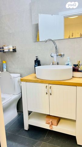 דירה, המלך אחז, אופיר, אילת