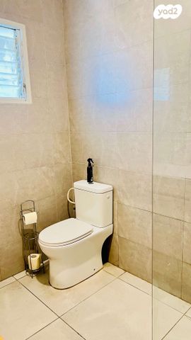 דירה, המלך אחז, אופיר, אילת