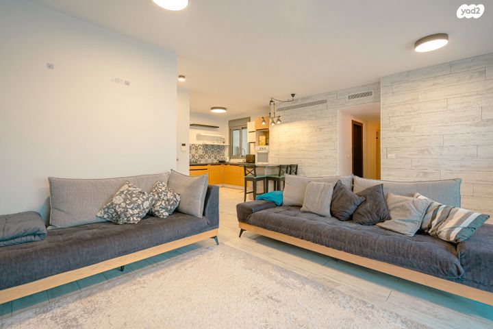 דירה, לוטם 33, הפרחים, חריש