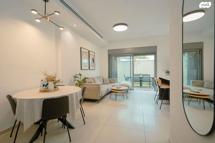 דירת גן, כלנית, הפרחים, חריש