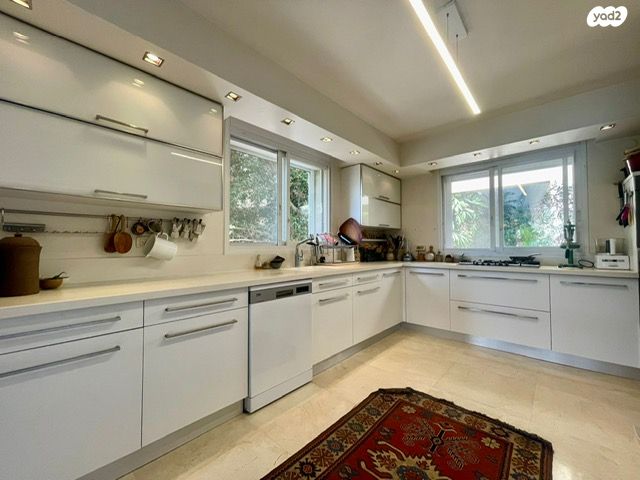 דו משפחתי, אסתר רבין, הוד הכרמל, דניה, חיפה