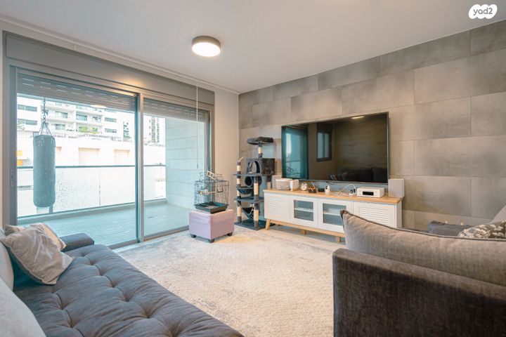 דירה, לוטם 33, הפרחים, חריש