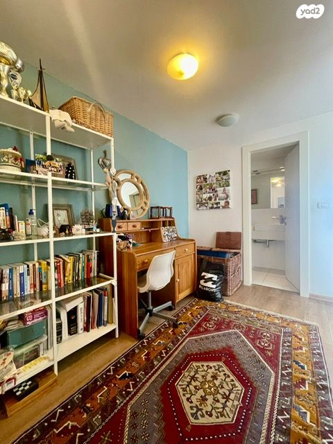 דו משפחתי, אסתר רבין, הוד הכרמל, דניה, חיפה