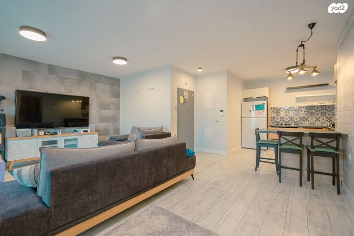 דירה, לוטם 33, הפרחים, חריש