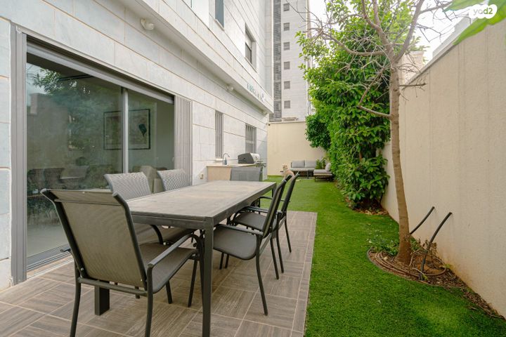 דירת גן, כלנית, הפרחים, חריש