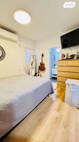 דירה, המלך אחז, אופיר, אילת