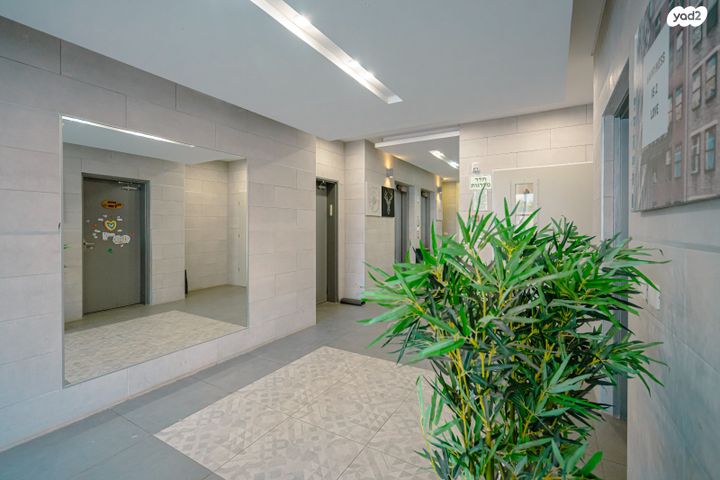 דירה, לוטם 33, הפרחים, חריש