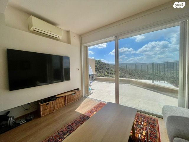 דו משפחתי, אסתר רבין, הוד הכרמל, דניה, חיפה