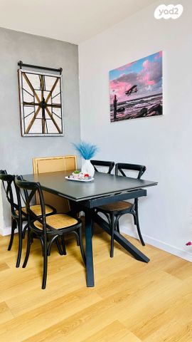 דירה, המלך אחז, אופיר, אילת