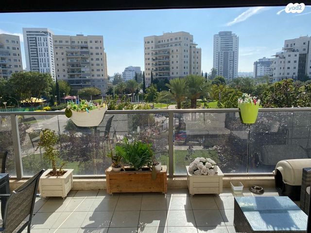 דירה, נאות רבין, יבנה