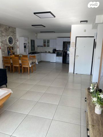 דירה, נאות רבין, יבנה