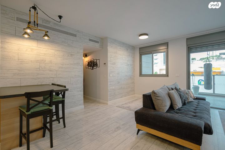 דירה, לוטם 33, הפרחים, חריש