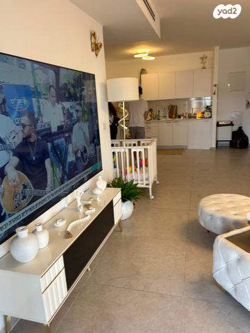 גג/ פנטהאוז, דרך ארץ, עיר היין, אשקלון