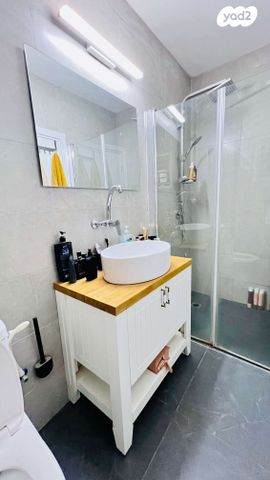 דירה, המלך אחז, אופיר, אילת