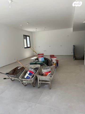 דירת גן, כיכר היינריך היינה, מרכז הכרמל, חיפה