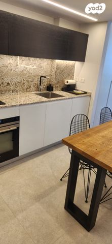 דירה, אלי לנדאו, הרצליה פיתוח, הרצליה