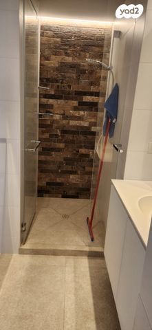 דירה, אלי לנדאו, הרצליה פיתוח, הרצליה