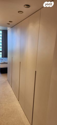 דירה, אלי לנדאו, הרצליה פיתוח, הרצליה