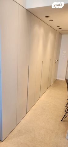 דירה, אלי לנדאו, הרצליה פיתוח, הרצליה