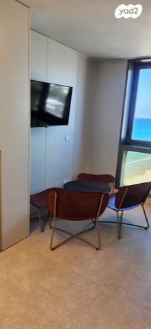 דירה, אלי לנדאו, הרצליה פיתוח, הרצליה