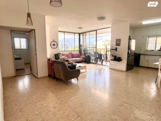 נווה יהושע, ערמונים