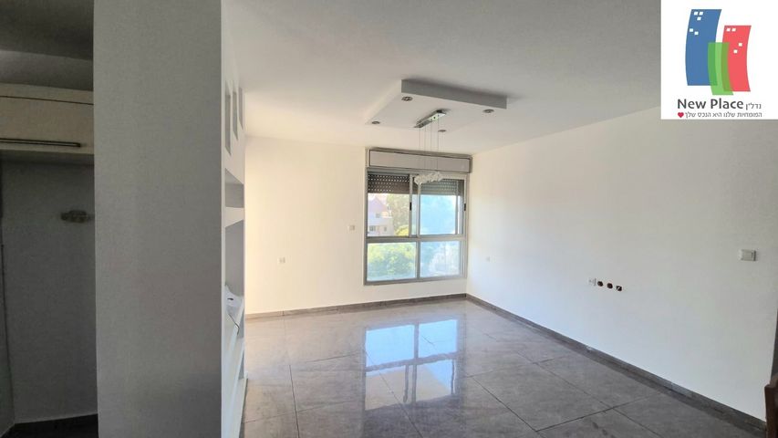 דירה, החולה, רמת גן