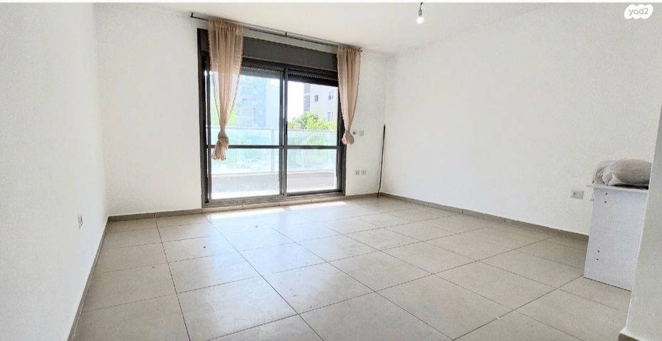 דירה, תאנה, החורש, חריש