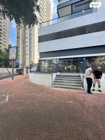 חנויות/ שטח מסחרי, הרצל, א' / צפון מזרח העיר, רחובות