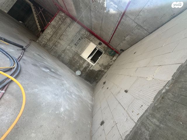 חנויות/ שטח מסחרי, הרצל, א' / צפון מזרח העיר, רחובות