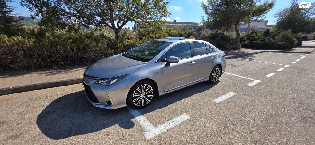 קורולה Limited היברידי אוט׳ סדאן 1.8 (98 כ״ס)