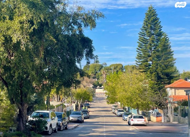 בית פרטי/ קוטג', ז'בוטינסקי 11, גבעת העיריות, גדרה