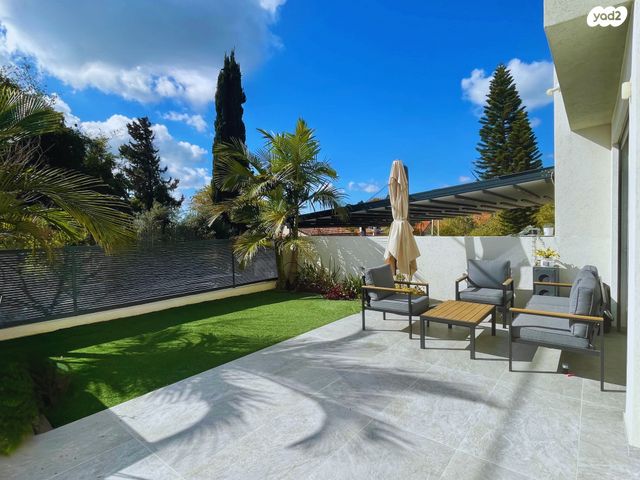 בית פרטי/ קוטג', ז'בוטינסקי 11, גבעת העיריות, גדרה