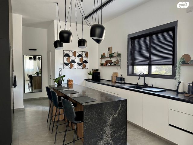 בית פרטי/ קוטג', ז'בוטינסקי 11, גבעת העיריות, גדרה