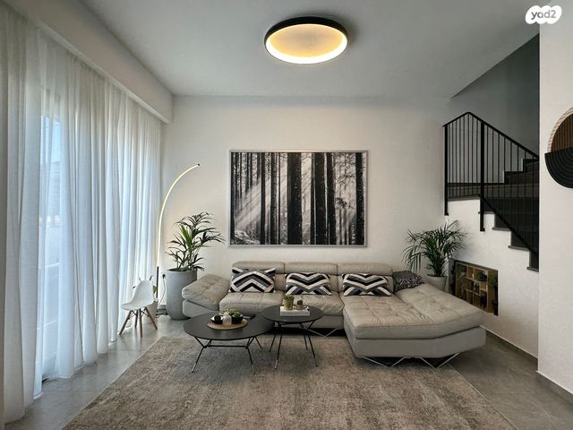 בית פרטי/ קוטג', ז'בוטינסקי 11, גבעת העיריות, גדרה