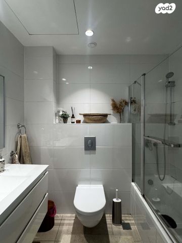 דירה, דרך מנחם בגין 144, מונטיפיורי, הרכבת, תל אביב יפו